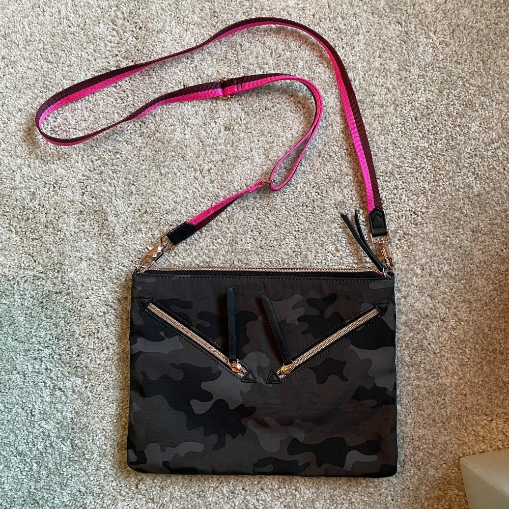 Stella & Dot Camo Zipper Convertible Crossbody Bag Clutch Hot Pink Strap